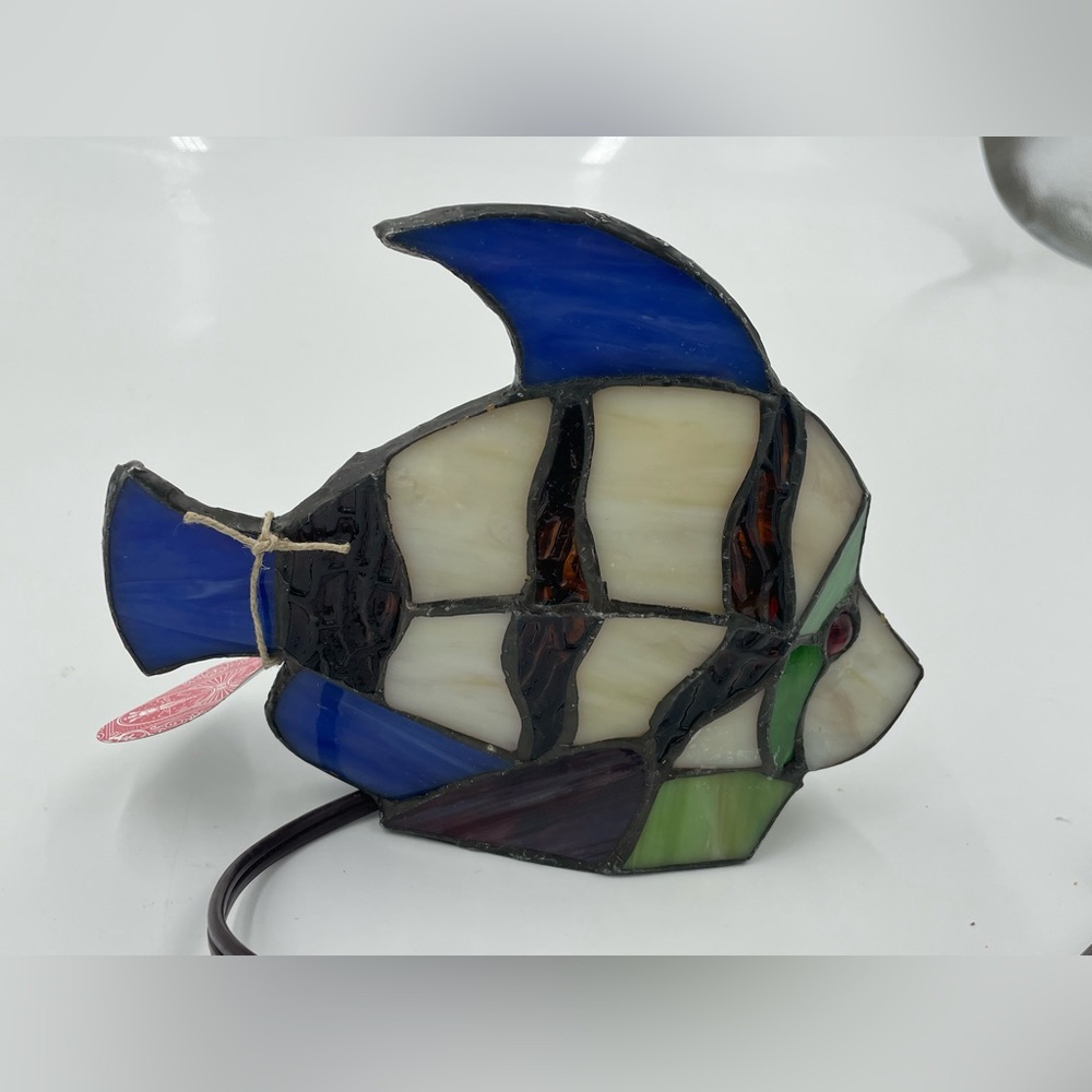TIFFANY STYLE STAINED GLASS FISH ACCENT LAMP / NIGHT LIGHT Vintage Nightlight. - Picture 6 of 8